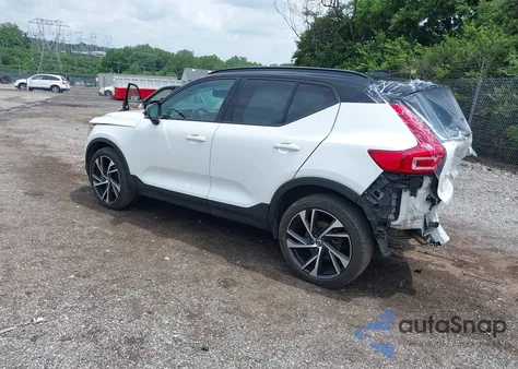 2022 Volvo Xc40 T5 R-Design from USA, damaged, VIN YV4162UM5N2663536